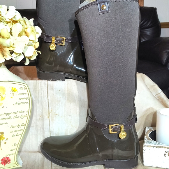 Michael Kors Signature Brown Rain Boots - Picture 3 of 10